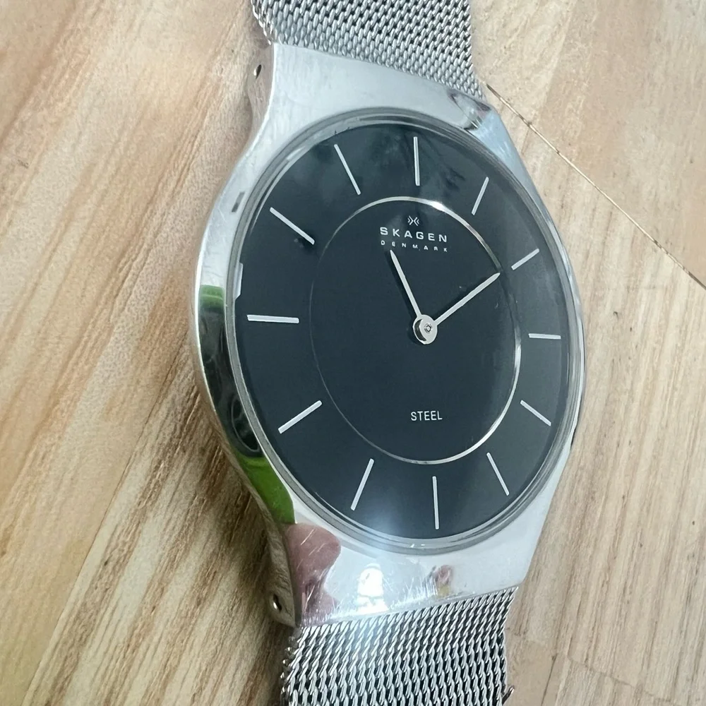 Skagen men’s black dial stainless steel dress watch NEW BATTERY